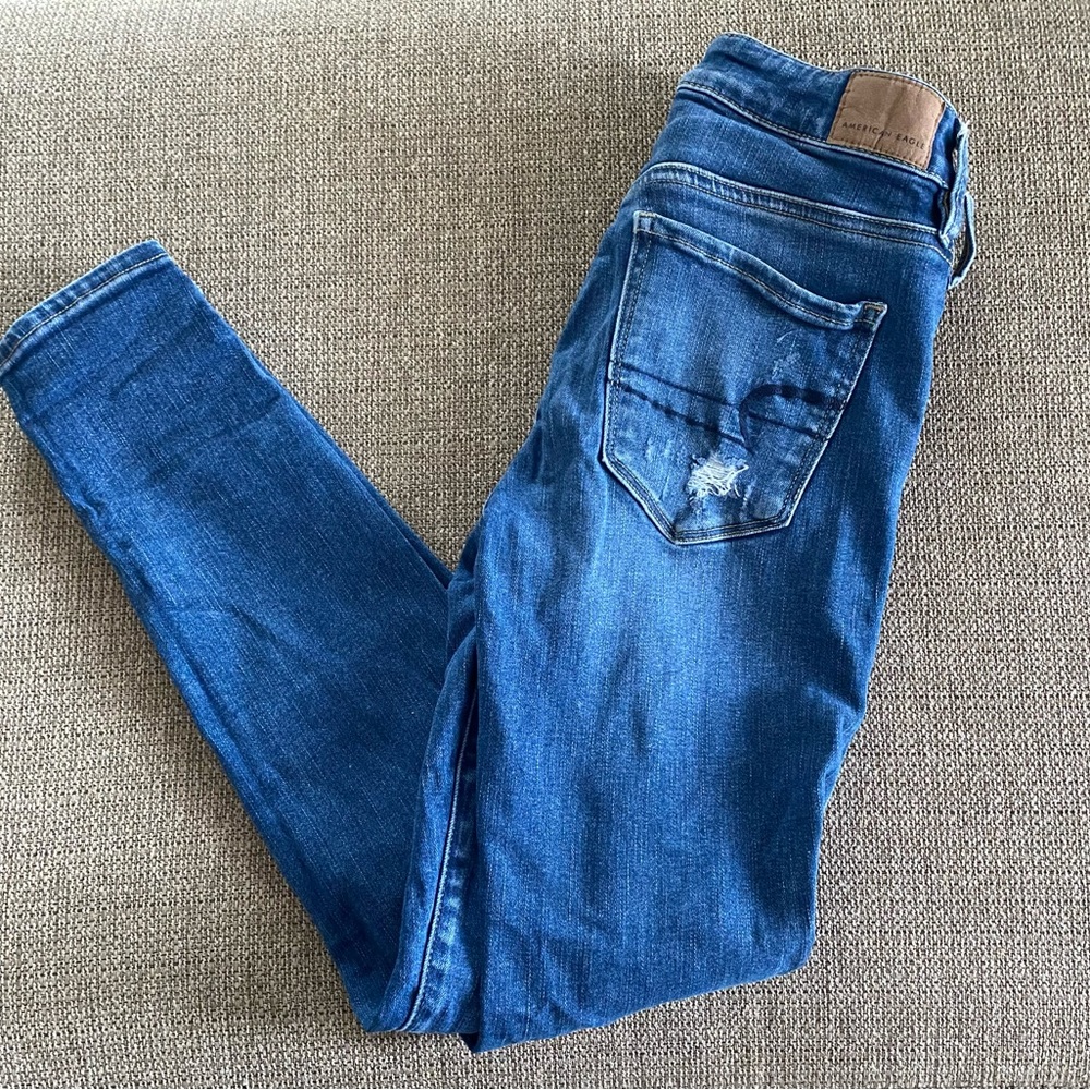 American Eagle Next Level Stretch Jegging Sz 2 Distressed & Ripped